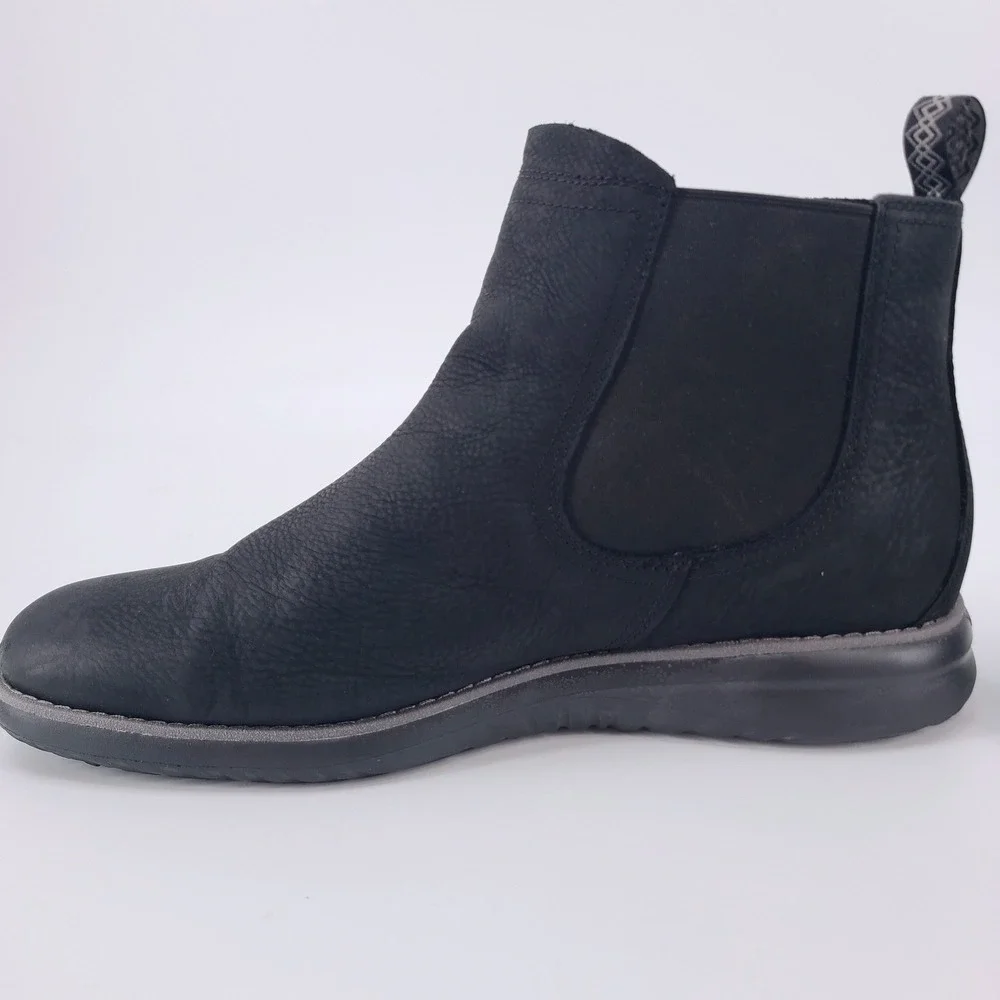 UGG sleek urban